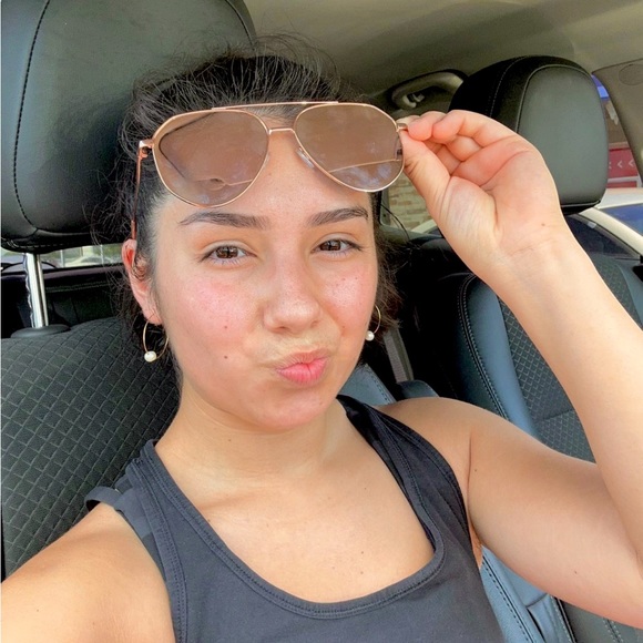 Meet your Posher, Isabella - Picture 3 of 3